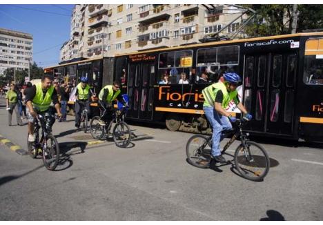 BIŢA, PE PRIMUL LOC. La precedenta cursă dintre tramvai, maşină şi bicicletă, desfăşurată în 2010, cel din urmă vehicul s-a dovedit cel dintâi, adică cel mai rapid mijloc de transport din Oradea